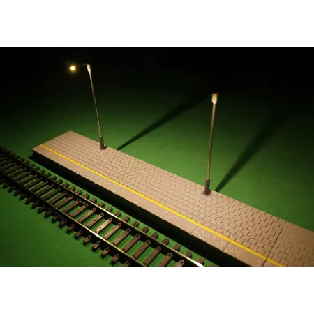 Peron boczny z latarniami H0 1:87 20 cm modułowy PRL
