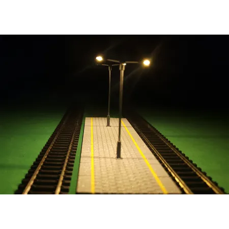 Peron wyspowy z latarniami H0 1:87 20 cm modułowy PRL